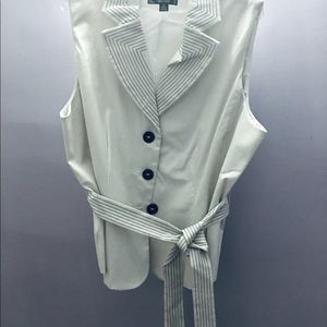 Platinum by Larry Levin sleeveless shirt vest